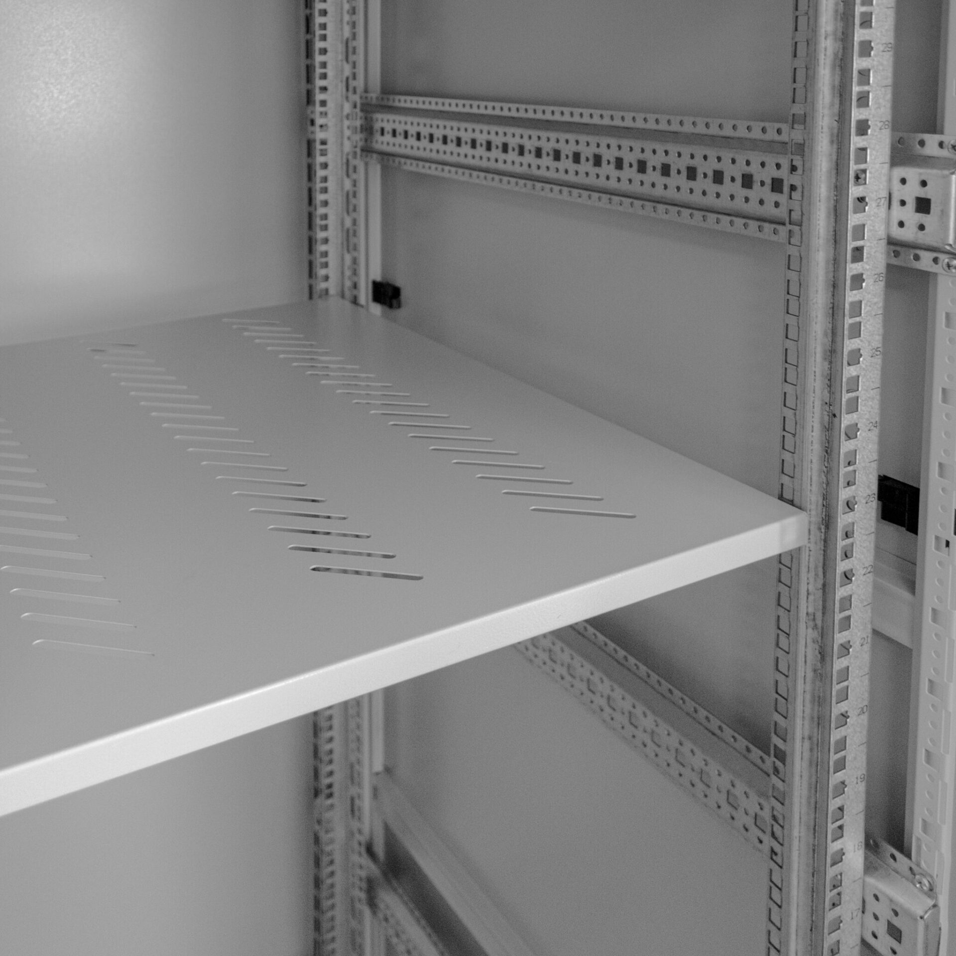 Szafa Rack NETBERG 19" 32U 600x1000 stojąca szary N - obrazek 6